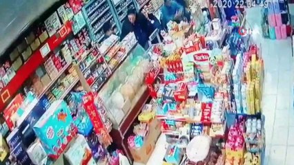 Manisa'daki deprem anı kameralara böyle yansıdı