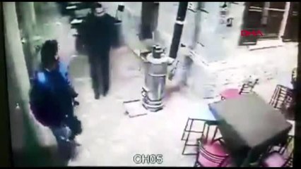 Manisa çayocağında vatandaşların depremde panik anları