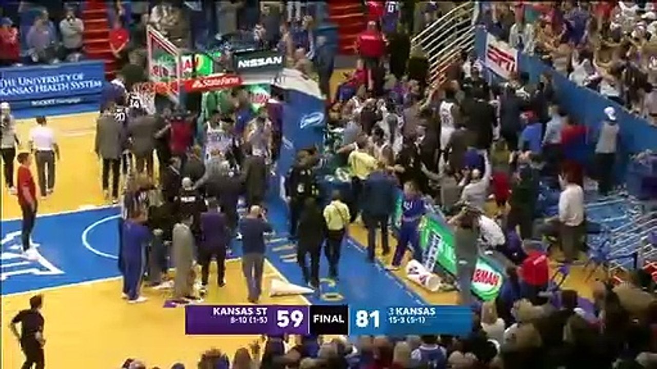 Massive brawl breaks out at end of Kansas-Kansas State | College Basketball on ESPN