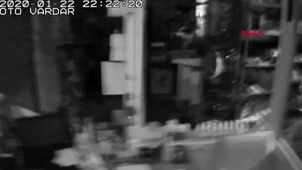 Manisa deprem anı oto aksesuarcıyla restoranın güvenlik kamerasında
