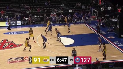 A bigtime dunk by Kostas Antetokounmpo!