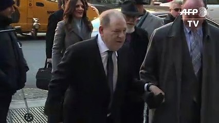 Promotoria apresenta Weinstein como predador sexual