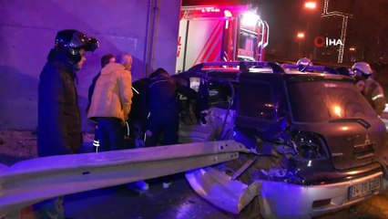 Ehliyetsiz sürücü kaçırdığı otomobille köprü ayağına çarptı