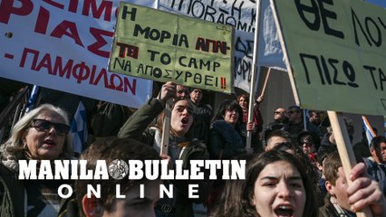 Thousands on Greek islands protest against migrant camps