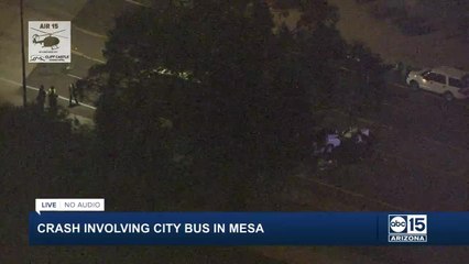 Video herunterladen: Serious crash involving Valley Metro bus near University and Higley