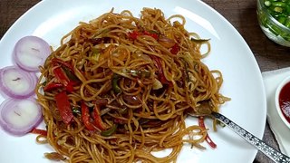 VEG CHOWMEIN || रेस्टोरेंट जैसे मसालेदार और स्वादिष्ट चाउमीन पकाने की आसान प्रक्रिया || Asian Style