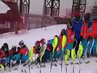 Kayakçıların domino taşı gösterisi