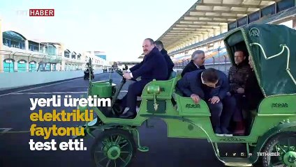 Bakan Varank, yerli elektrikli faytonu F1 pistinde kullandı