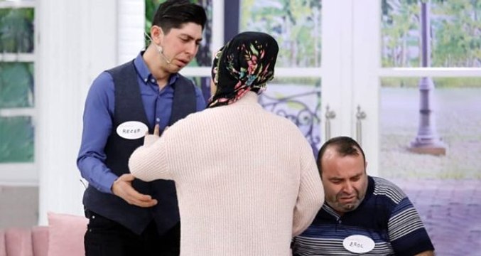 Karısı başka bir adama kaçan Recep Özsoy, Esra Erol'un programında gözyaşlarına boğuldu