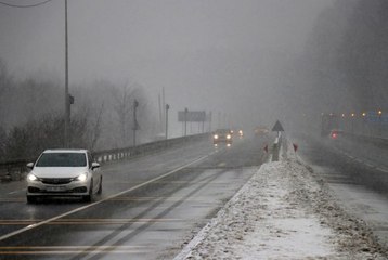 Bolu Dağı'nda şiddetli kar yağışı başladı