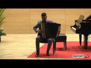 Report TV -Koncerti/Edukuan breza, ‘Tinguj mirënjohjeje’ për katër ish-mësues të Liceut Artistik