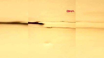 Manisa depremin ardından akhisar'da bazı binalarda çatlak oluştu; itfaiye tehlikeli parçaları...