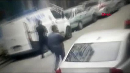 Bahçelievler'de araçlardan telefon çalan şüpheli kamerada