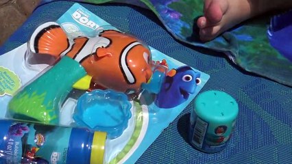 Disney Procurando  Dory  - Sophia, Isabella e Alice Brincando na Piscina com Brinquedos da Disney
