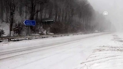 Bolu Dağı'nda kar yağışı etkili oluyor