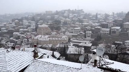 Safranbolu'nun tarihi evleri beyaz örtüyle kaplandı