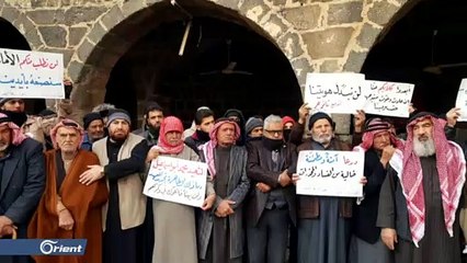 "فقط بالحديد" ميليشيا أسد تخضع لثوار درعا البلد..وناشطون: ما معنى الوقفات الاحتجاجية مع عصابات علوية مجرمة