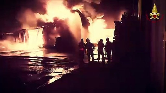 Pordenone - In fiamme deposito vernici della Innolac a Brugnera (23.01.20)