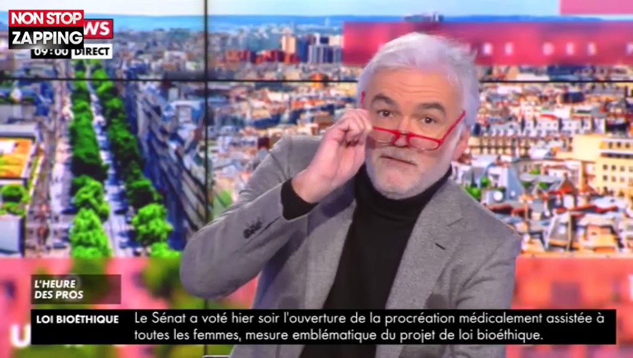 Emmanuel Macron : Pascal Praud se moque de son accent anglais (Vidéo)