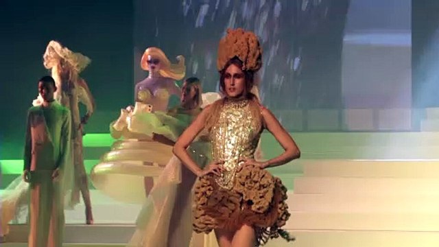 Jean Paul Gaultier se despide de las pasarelas con un espectacular desfile