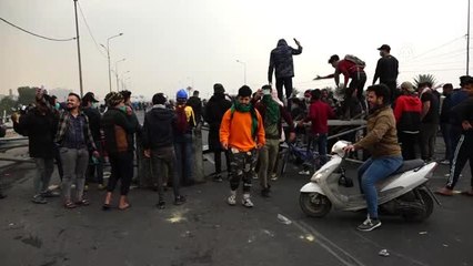 Irak'ta göstericiler yolları trafiğe kapatmaya devam ediyor
