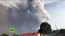 Filipinas: Entra en erupción el volcán Taal