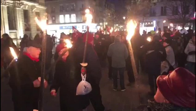 Retraite aux flambeaux de l'intersyndicale contre la réforme des retraites