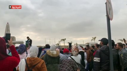 عزف أغنية عيش بشوقك لتامر حسنى فى معرض الكتاب