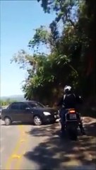 Retenu de sauter du pont à la dernière seconde !