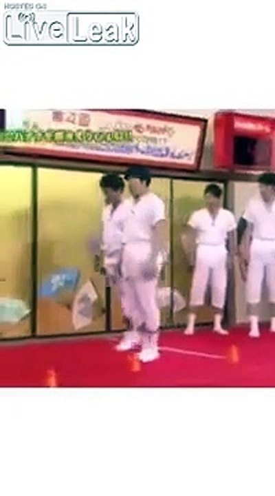 Jeu TV chinois : course à pieds autour de bananes !