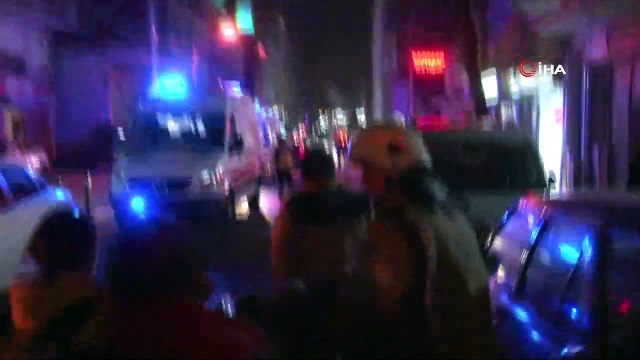 Gaziosmanpaşa'da yangın paniği: 12 kişi dumandan etkilendi