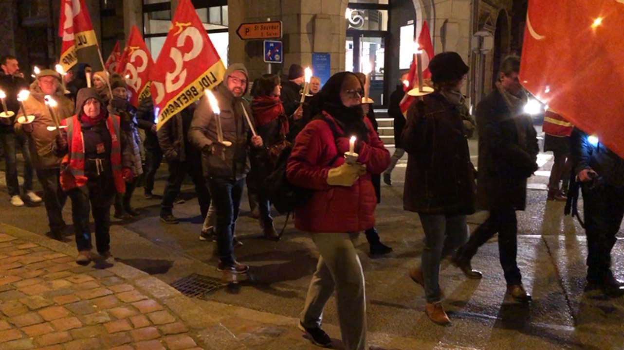 Reforme des retraites : Plus de 250 personnes pour la « retraite aux flambeaux »
