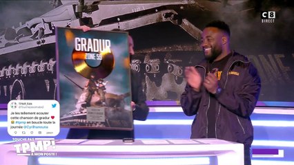 Gradur reçoit un disque d'or et de diamant pour l'album "Zone 59"