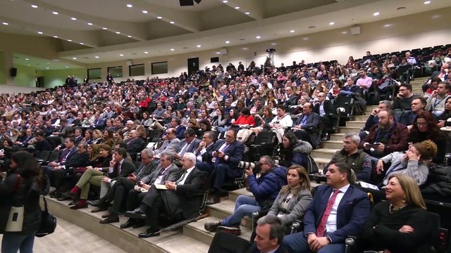 Moreno destaca el nivel de profesionales de sanidad pública andaluza