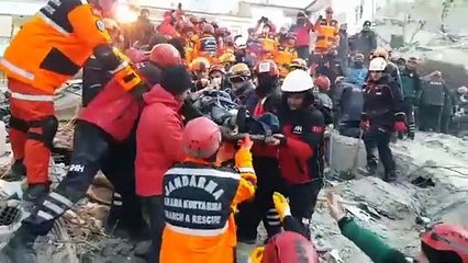 12 saat sonra enkazdan çıkarılan çocuktan acı haber