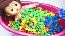 Learn Colors Baby Doll Bath Time Chocolate Candy and Kinetic Sand Modelling