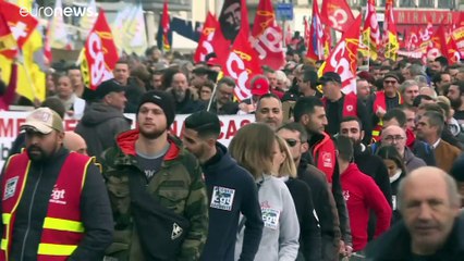 Come funziona lo schema pensionistico che fa arrabbiare i francesi