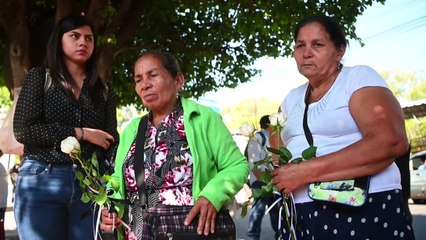 Entregan osamentas de familia masacrada en guerra civil salvadoreña