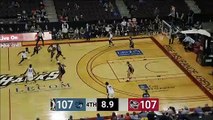 Jaylen Nowell finishes through contact