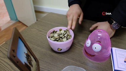 Minik Zeynep’ten duygulandıran davranış, kumbarasında biriktirdiği paraları İdlib’deki çocuklara bağışladı