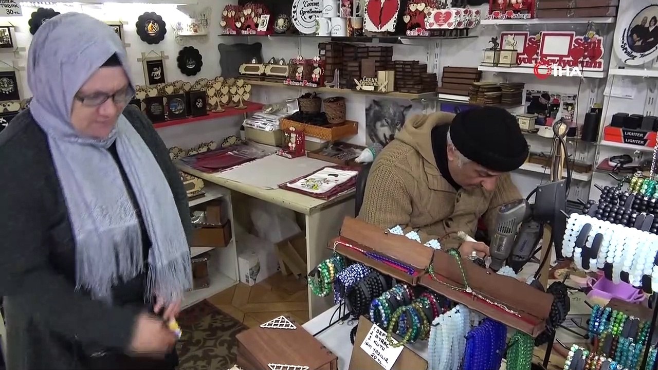 Atık şişeleri dönüştürerek dünyaya pazarlıyor