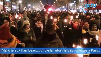 Marche aux flambeaux contre la réforme des retraites à Paris