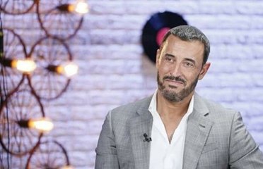 فيديو رصد رد فعل كاظم الساهر بعد صدمته من تصرف مجنون من معجبة