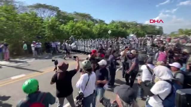 Meksika sınırında göçmen - polis çatışması