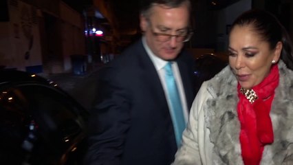 Isabel Pantoja, ajena al deseo de su hija de verla, disfruta de una cena de trabajo en Madrid