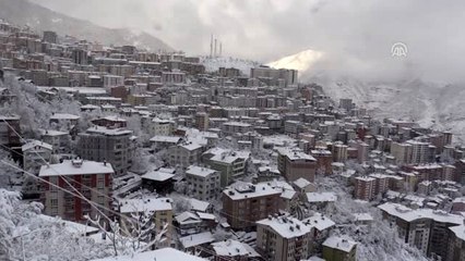 Artvin'e yılın ilk karı düştü