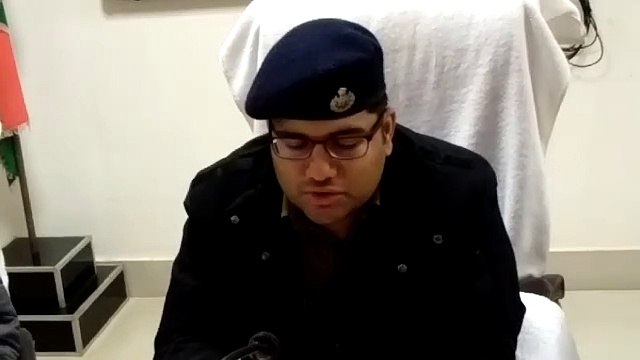 इटावा में अवैध खनन पर बड़ी कार्रवाई, 3 लोगों के साथ ट्रक जब्त