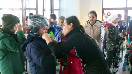 'Antrenörüm Okulda' projesi ile öğrenciler ücretsiz olarak kayak öğreniyor