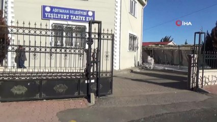 Şiddetli fırtına çadırları devirdi, tabelaları uçurdu