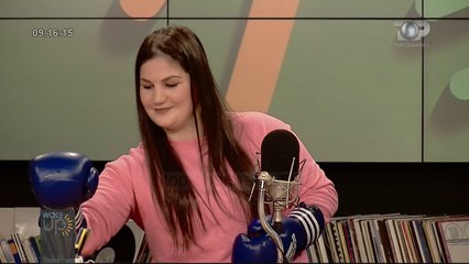 Të hapësh shishen e ujit me doreza boksi këtë e bën vetëm një nënkampione Evrope